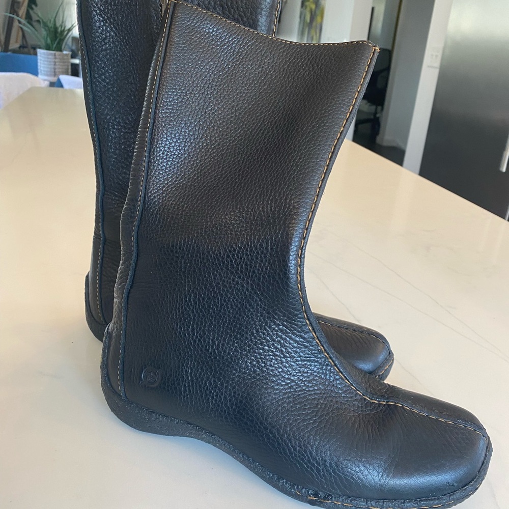 Born Andorra black woman’s boots. Size 7 1/2